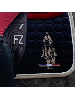 tapis de selle velours personnalisé avec broderie prénom, nom cheval ou dessin