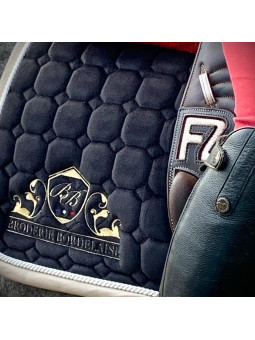 tapis de selle équithème personnalisé Broderie Bordelaise