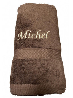 Serviette de bain chocolat brodée avec prénom en doré
