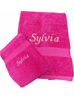 Serviette de toilette fuchsia brodée avec prénom en vanille