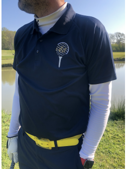 polo bleu marine respirant pour golfeur avec balle sur tee brodé à l'avant
