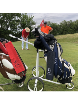 idée cadeau originale et personnalisée pour golfeur: la serviette brodée