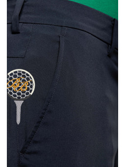 bermuda de golf pour golfeur bleu marine avec balle de golf sur son tee brodé