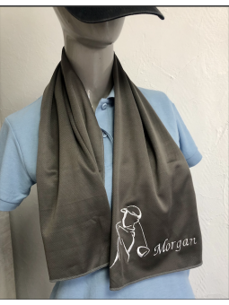 idée cadeau originale pour la fête des père: la serviette rafraichissante personnalisé avec prénom brodé