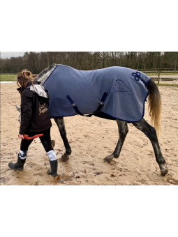 chemise de présentation personnalisée avec cheval et nom  brodé