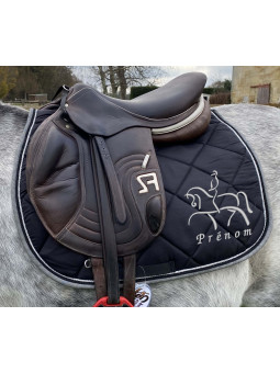 tapis de selle dressage noir personnalisé avec prénom