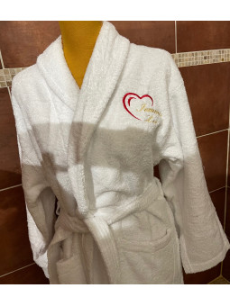 idée cadeau st valentin: peignoir brodé personnalisé