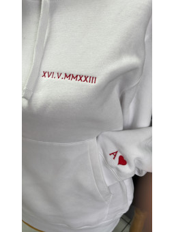 idée cadeau originale pour un couple d'amoureux. sweat brodé personnalisé